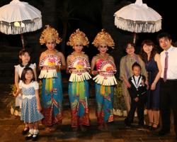 female legong dancers 
