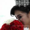 Bride posed with rouse bouquet 